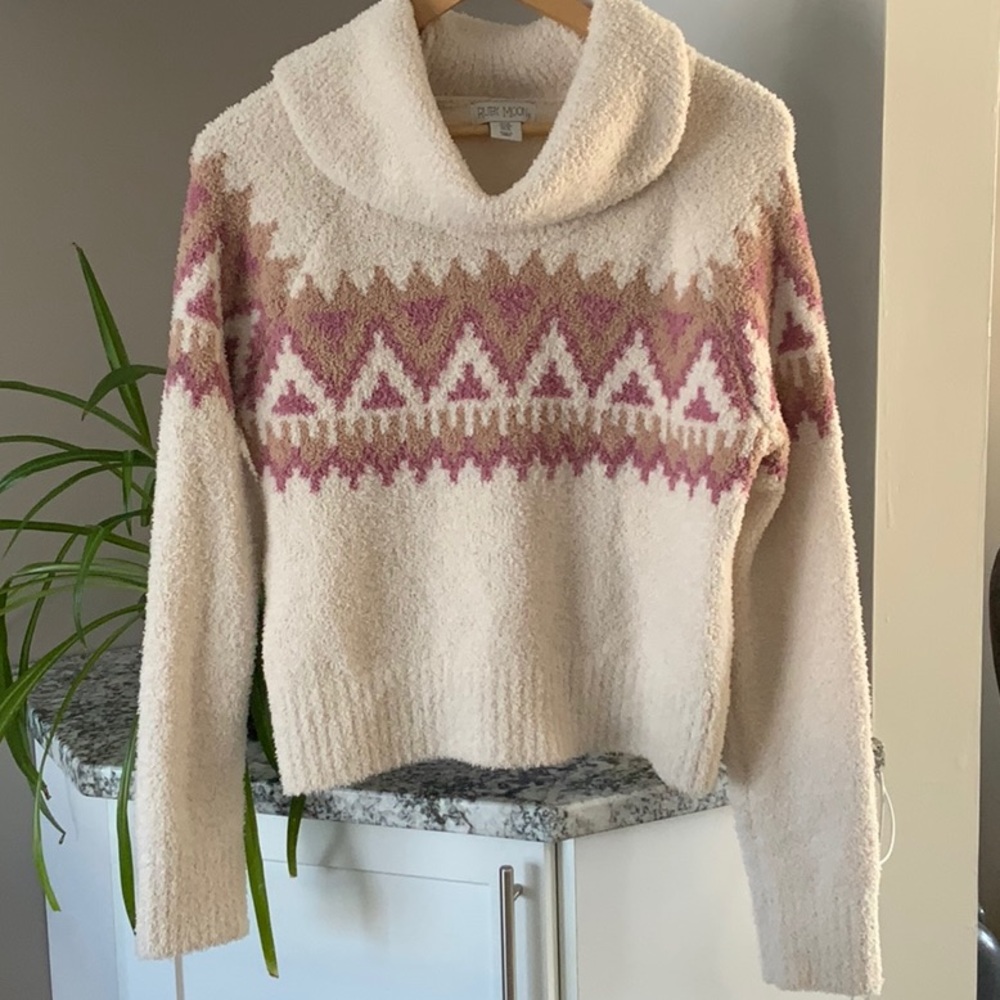 Women’s medium fluffy soft sweater